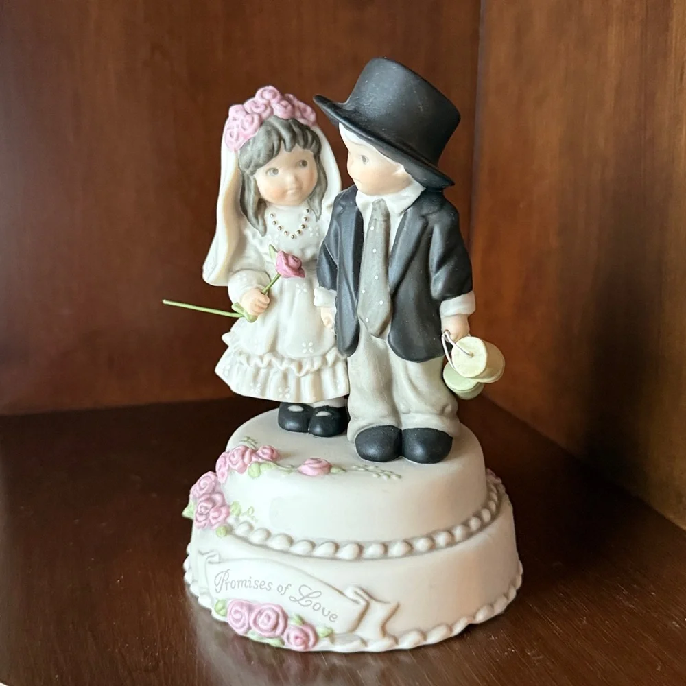 Wedding Cake Topper music box with Bride and Groom Figurines